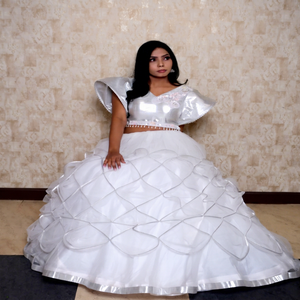 Lehenga Choli blanc avec jupe matelassée, robe de mariée indienne traditionnelle longue, en viscose, coupe ample, toutes saisons - Product Image 1
