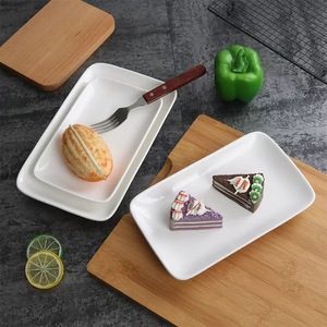 Assiette rectangulaire en céramique, couleur unie blanc pur, pour sushis, en-cas, nouilles de riz, plats d'hôtel. - Product Image 1