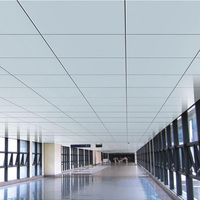 Panneaux de plafond suspendu carrés en aluminium perforé insonorisant, vente en gros, 2*2, dalles de plafond décoratives