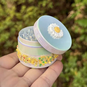 Nuovo Grinder in Metallo a Forma di Margherita per Tabacco e Erbe Aromatiche, Accessorio per Fumatori - Product Image 3