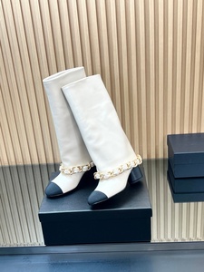 Le vêtement féminin de luxe haut de gamme présente diverses options de couleurs pour le design des coutures. Il existe plusieurs styles. - Product Image 4