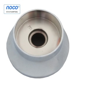 Base de volant sportive argentée avec surpiqûres rouges et bouton de klaxon, accessoires pour voiturette de golf TXT RXV - Product Image 2