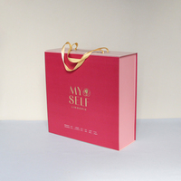 Boîte à poignée en carton de luxe personnalisée pour l'emballage de vêtements Boîte d'expédition magnétique pour vêtements Grande boîte d'emballage cadeau en papier