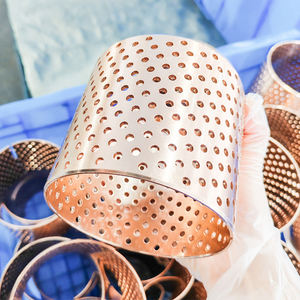 جلبة برونزية FB092 آمنة وسهلة التركيب، مناسبة للأجزاء الدوارة والمتذبذبة، تتحمل الأحمال المتوسطة، تحتوي على فتحات للزيت. - Product Image 1