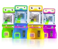 Mini Machine de poupée colorée Machines de jeu à pièces Mini Machine de grue à griffes en peluche