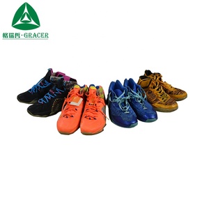 <span class=keywords><strong>Scarpe</strong></span> <span class=keywords><strong>sportive</strong></span> usate usate internazionali da uomo <span class=keywords><strong>di</strong></span> seconda mano con marchio Mix stile vari stili utilizzati - Product Image 4