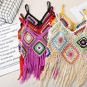 Top Corto Femminile all'Uncinetto con Frange, Stile Boho Floreale, Scollo a V, Senza Maniche, con Spalline Sottili, per l'Estate e la Spiaggia, Ideale per Outfit Casual e da Festa - Product Image 6