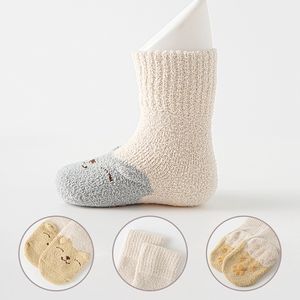 Hstyle nouveau-né enfant en bas âge doux chaussettes chaudes avec oreilles d'ours 3D décontracté équipage enfants chaussettes avec colle antidérapante corail velours chaussettes cadeau de <span class=keywords><strong>naissance</strong></span> - Product Image 4