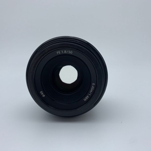 Lente Sony de Segunda Mano Original de Alta Calidad, 50mm F1.8 de Gran Apertura, Montura FE, Formato Completo, Ideal para Retratos y Fotografía Urbana - Product Image 3
