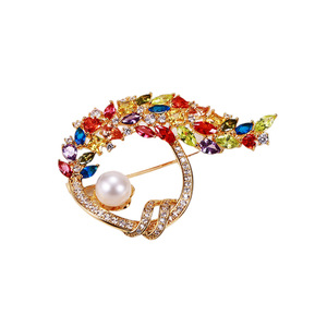 Broche en or pour femme avec perle d'eau douce, fleur de poitrine polyvalente, personnalité - Product Image 5