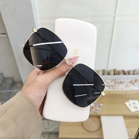 Nouvelle Collection 2026 Lunettes de Soleil Mode Luxe Hommes Femmes Verres Chaînes Branches Logo Personnalisé UV400 Monture Carrée Oversize