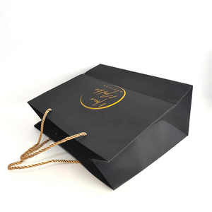 Bolsas de Papel Laminado Negro Mate Grandes con Logotipo Personalizado, Bolsas Promocionales para Tiendas de Ropa, Marca PBPM, Modelo PBPM03 - Product Image 4