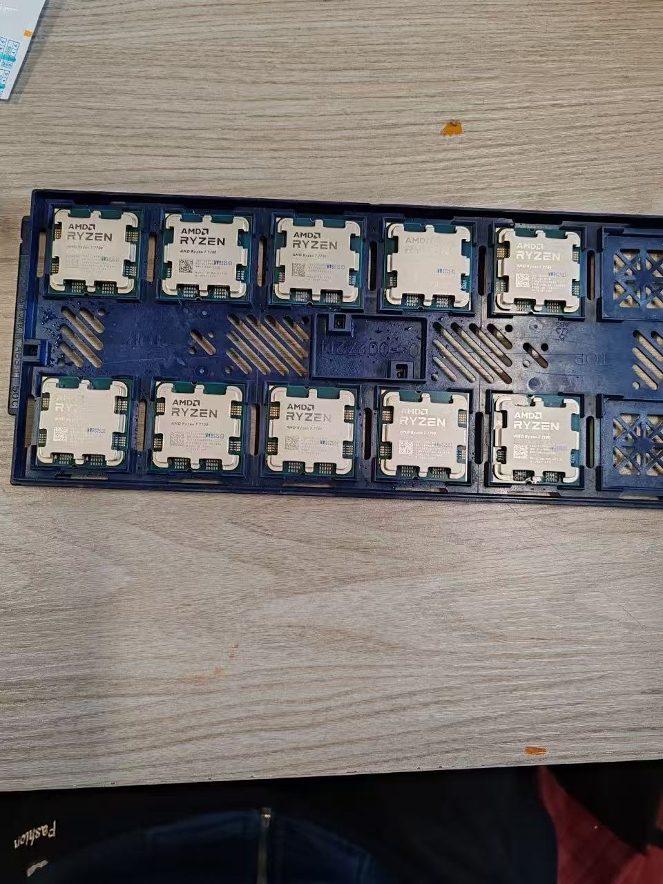 Información sobre R7 7700