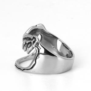 Anillo de Boca con Colmillos Góticos de Acero Inoxidable 316 para Hombre, Tono Plateado Pulido, Diseño Punk Audaz con Textura Recortada, Estilo Oscuro y Vanguardista, Único - Product Image 2