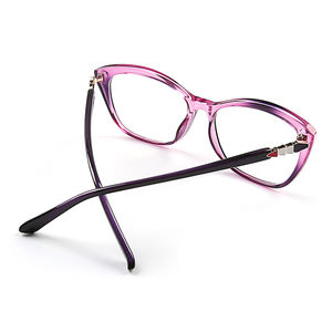 <span class=keywords><strong>Gafas</strong></span> <span class=keywords><strong>de</strong></span> <span class=keywords><strong>Lectura</strong></span> Elegantes para Mujer, Diseño <span class=keywords><strong>de</strong></span> Ojo <span class=keywords><strong>de</strong></span> Gato <span class=keywords><strong>de</strong></span> Lujo, Armazón Ligero <span class=keywords><strong>de</strong></span> PC, Patillas <span class=keywords><strong>de</strong></span> Metal Dorado, Lentes Transparentes Anti-Reflejantes - Product Image 5