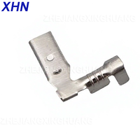 Connecteur rapide coudé 90° femelle 18-22 AWG à sertir non isolé, borne à broches série Faston