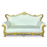 Canapé Chesterfield ovale européen en bois massif sculpté et doré, revêtement en cuir blanc, durable et confortable, idéal pour hall d'hôtel ou salon.