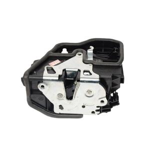 Mécanisme de verrouillage de porte central avant gauche en plastique neuf pour BMW Série 5, modèles X5, X1, X6, 535i - Référence 51217318421 - Product Image 1