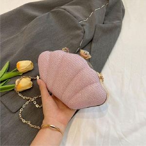 I-0589 Sac à bandoulière tendance pour femme, sac coquille avec chaîne, fermeture éclair unique, pochette de 6 pouces pour téléphone et argent, en PU, pour usage quotidien et extérieur - Product Image 1