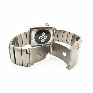 Cinturino in acciaio metallico di nuovo design per <span class=keywords><strong>Apple</strong></span> <span class=keywords><strong>Watch</strong></span> Series 6 <span class=keywords><strong>se</strong></span> 5 <span class=keywords><strong>4</strong></span> per cinturino iWatch cinturino in acciaio inossidabile di alta qualità - Product Image 4