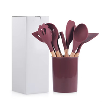 Ustensiles de cuisine en silicone réutilisables et résistants à la chaleur, ensemble de 12 ustensiles de cuisine en silicone avec manche en bois et seau de rangement