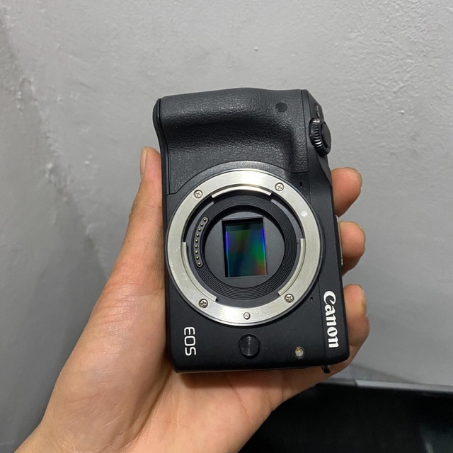 Portable Camera Cannon M3 24.2MP APS-C Mirrorless Camera
