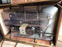 Máquina Sopladora de PET/PE Semiautomática CM-8Y con Control PLC Mitsubishi, Componentes SMC, Motor de Alta Precisión, Capacidad de 1800 BPH