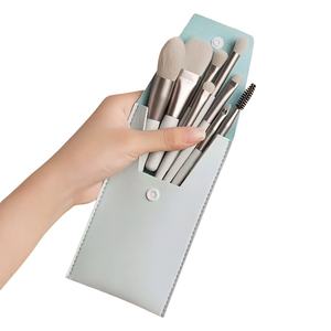 Kit de pinceaux de maquillage portables en fourrure douce, mini pinceaux de maquillage 8 pièces, pinceau d'ombre à paupières essentiel de voyage avec sac en PU, vente en gros - Product Image 6