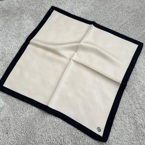 Écharpe en soie en gros, impression personnalisée, écharpe carrée en twill de soie pour femme et <span class=keywords><strong>homme</strong></span>, impression numérique, avec votre propre logo - Product Image 1