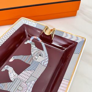 Cenicero Cuadrado de Lujo para Cigarros, Diseño Portátil Verde con Logotipo Personalizado para Hoteles y Bares, Incluye Caja de Regalo - Product Image 5