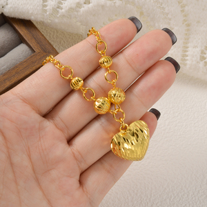 Pendentif Cœur Bohème Texturé 3D Minimaliste pour Femme, Plaqué Or 18 carats, Anti-ternissement, Résistant aux Rayures, avec Perle Facettée et Maillon Ovale - Product Image 3