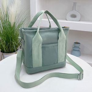 Sac fourre-tout en toile écologique personnalisé avec logo publicitaire, impression couleur sur coton, poche intégrée et motif lettres - Product Image 6