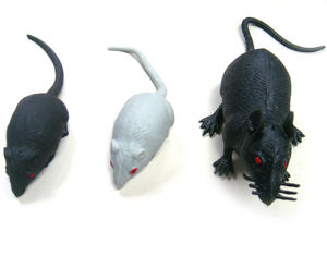 Mini souris jouet blague blague effrayant Trick Capsule jouet en plastique pour garçons et filles plus d'option - Product Image 1