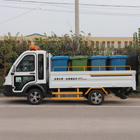 Camion de transport à plateau plat entièrement électrique capable de transporter 8 poubelles de 240 L