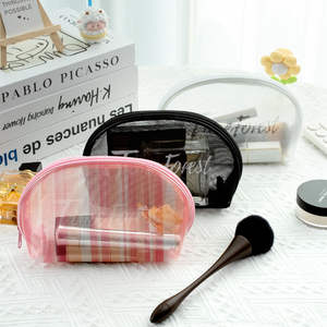 Sac de rangement personnalisé portable de voyage à rayures rose Sac de maquillage en maille en forme de coquille demi-ronde transparent pour lavage de natation - Product Image 6