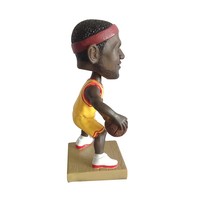 Athlète étoile de basket-ball artificiel personnalisé bobble head sculpture en résine jeu de sport cadeaux souvenirs décoration de la maison art ornements