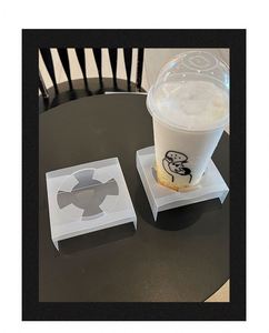 ฐานวางแก้วพลาสติก PP คุณภาพสูง รุ่น 0401 สำหรับใช้งานเชิงพาณิชย์ ผิวสัมผัสแบบด้าน ดีไซน์ยกสูงสำหรับวางแก้วเครื่องดื่ม ขนม  รับทำโลโก้ตามสั่ง - Product Image 3