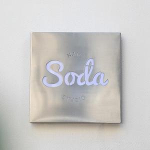 Boîte lumineuse découpée en acier inoxydable brossé, panneau d'affichage publicitaire extérieur personnalisé pour devanture de magasin, fabrication de panneaux électroniques - Product Image 3