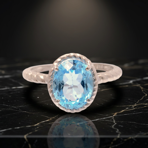 Bague classique en argent 925 sertie de topaze bleue taille ovale, bijou de fiançailles pour femme - Product Image 4