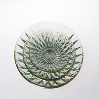 Fête de mariage 12 "plaques de chargeur bordées d'or en verre clair pour la décoration de table d'événements