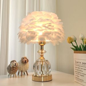 <span class=keywords><strong>Lampe</strong></span> de table LED <span class=keywords><strong>moderne</strong></span> en fer avec plumes rouges et lumière blanc chaud à intensité variable pour chambre à coucher, design tendance 220V - Product Image 5