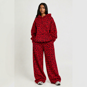 Ensemble de survêtement 2 pièces pour femme, imprimé léopard rouge, comprenant un sweat à capuche premium et un pantalon de jogging en molleton doux à jambe large, style streetwear décontracté - Product Image 1