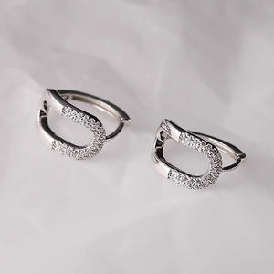 Orecchini a Perno Moie Chil in Oro Bianco con Cristalli Geometrici e Micro Inserti di Strass, Gioielli Unisex alla Moda - Product Image 4