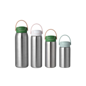 Bouteilles d'<span class=keywords><strong>eau</strong></span> en acier inoxydable et Tritan à double paroi de 500 ml (18 oz) sans BPA, conformes aux normes FDA, avec boîte cadeau personnalisée, faciles à nettoyer et dotées d'un couvercle à ouverture facile. - Product Image 3