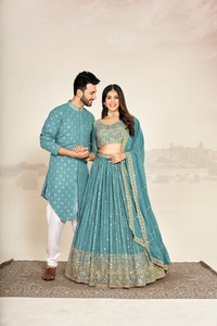 Ce magnifique combo assorti de Lehenga pour homme et femme pour couple de présentation pour la saison des festivals - Product Image 3