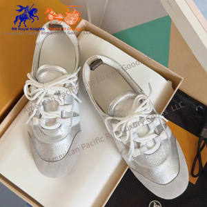 Sneakerina Series Chaussures pour Couples Baskets Ballerines Dexter Chaussures Plates Décontractées en Cuir de Vachette Daim à Lacets - Product Image 4