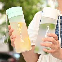Bouteille d'eau sportive portable personnalisée avec logo, 600 ml, givrée, imprimée, résistante aux chutes, durable, en PC, pour promotion