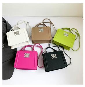 ファッションショルダーバッグ レディース PUレザー クロスボディバッグ デザイナー レディースハンドバッグ レディースアンダーアームバッグ - Product Image 4