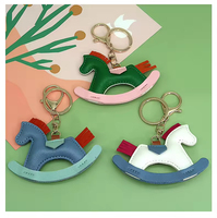 Porte-clés Cheval à Bascule Cartoon en Cuir PU 2026, Pendentif de Sac et Breloque Cheval en Bois, Adorable Poney Rembourré en Coton – Vente en Gros