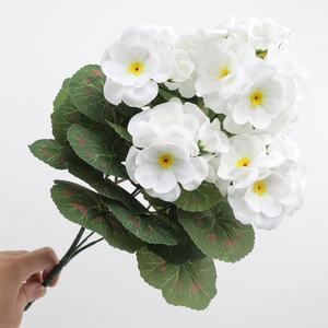 Flores de seda Geranio artificial Calidad Premium Invernadero Geranio Impresión Larga duración Uso versátil - Product Image 1